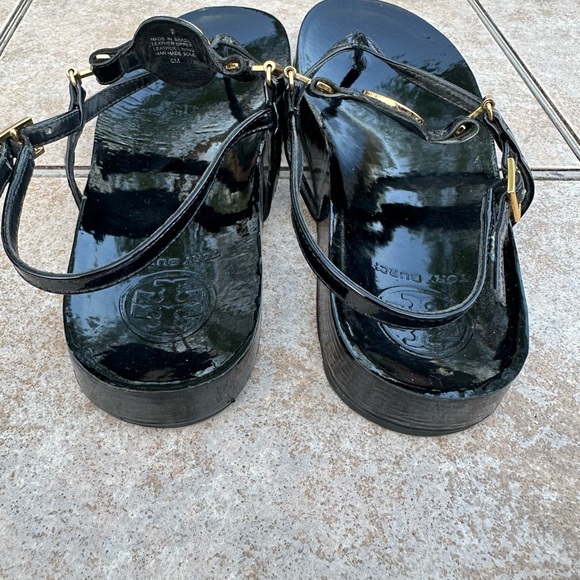 Tory Burch Ali Anteka Baby Gold Logo Sandal - Picture 11 of 12